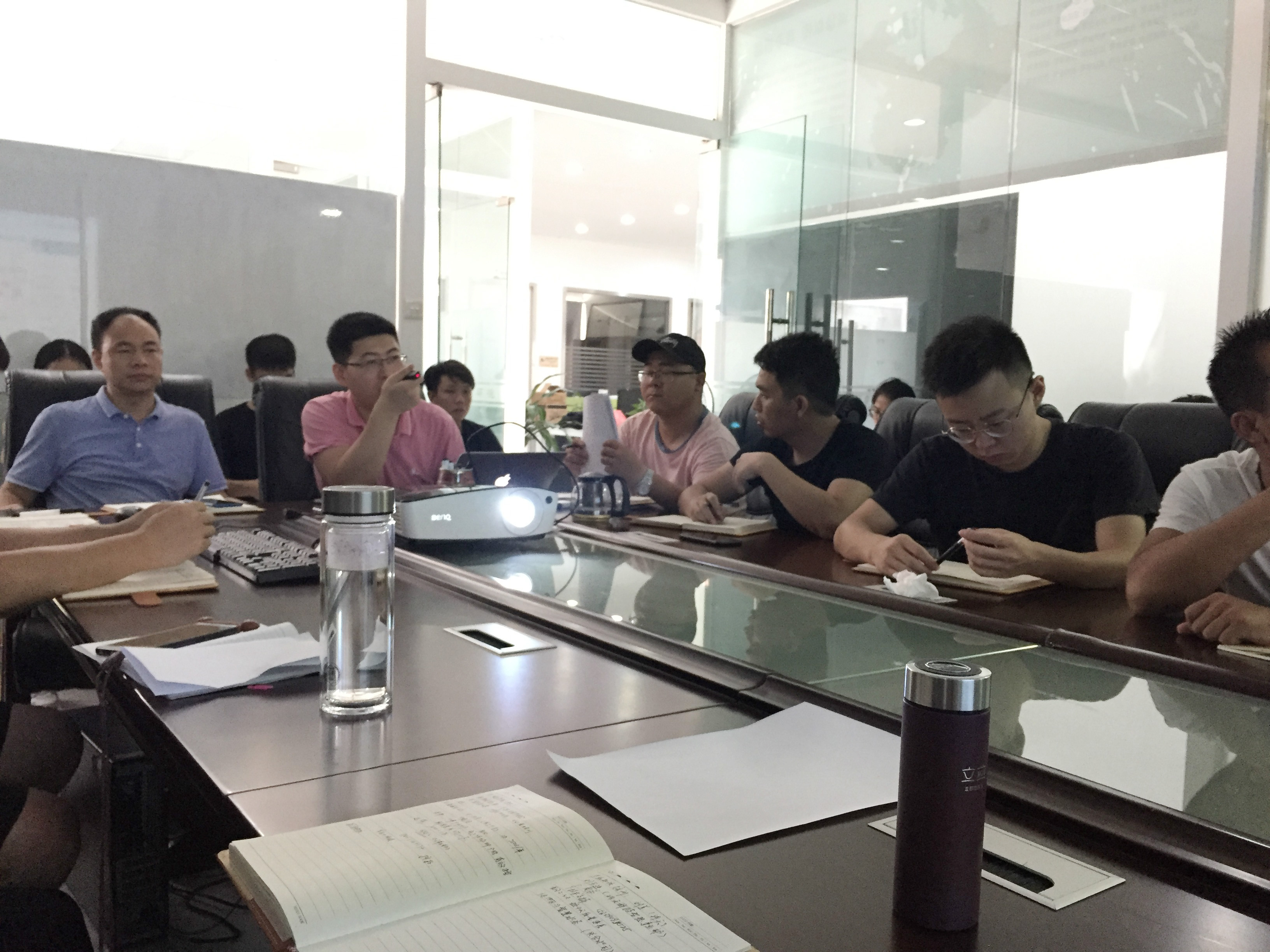 青藤環(huán)境特意邀請(qǐng)了高新科技人才專家來(lái)到廣州總部給全體員工共同學(xué)習(xí)智慧水務(wù)管控一體化平臺(tái)的專業(yè)知識(shí)。