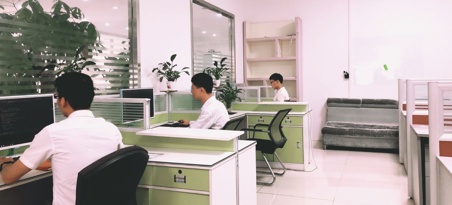 青藤環(huán)境研發(fā)工作中